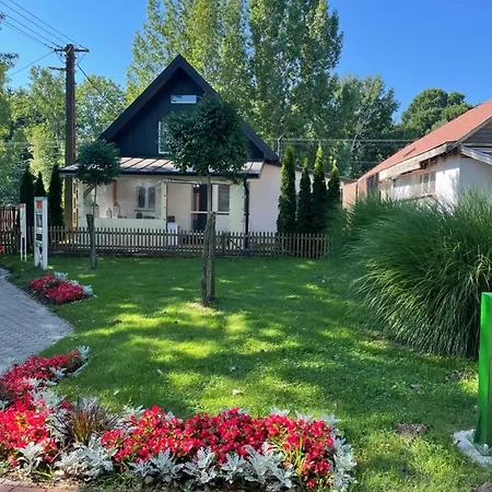 Friends - Csaladoknak Es Barati Tarsasagoknak Balatonbereny